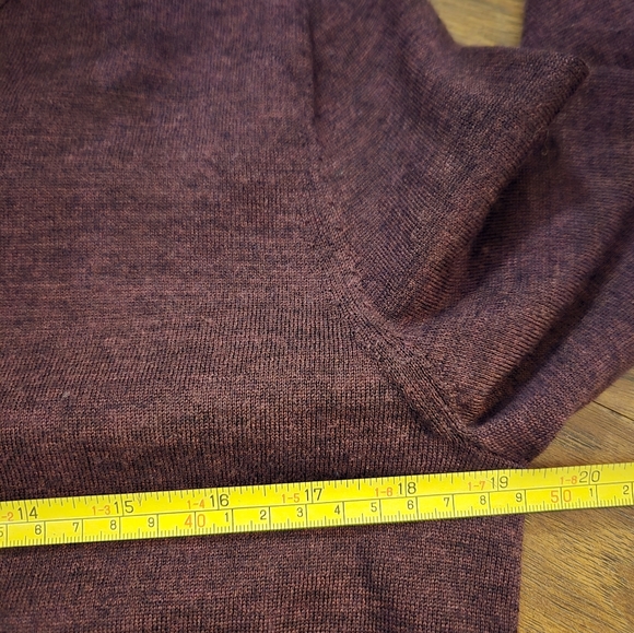 Banana Republic Extra Fine Merino Wool Dark Red Crew Neck Medium Sweater - Picture 6 of 7